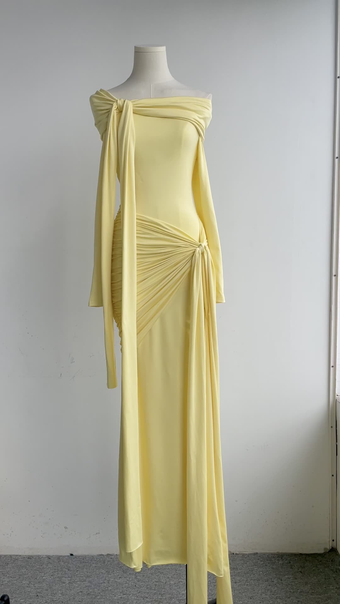 Elegant Yellow Long Dress with Crossed Collar & Wrinkled Design