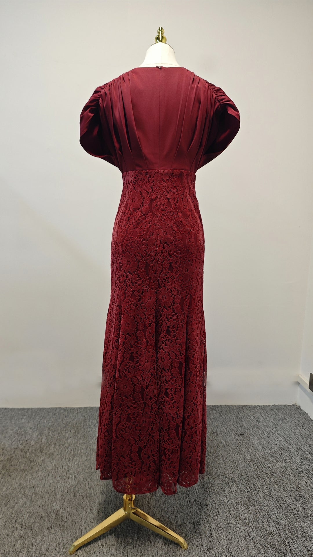 Deep V-neck Lace Maxi Dress - Deep Red